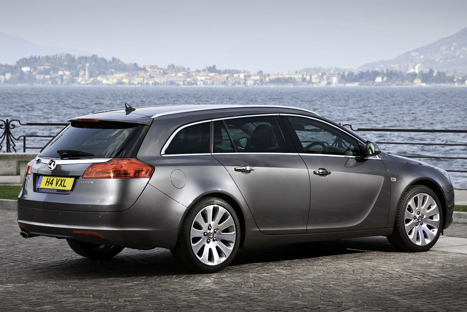 vauxhall insignia estate